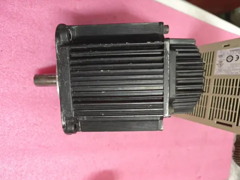 Yaskawa SGDM-10ADA-V + SGMGH-09ACA61 Motor & Drive Component — product photo 5 of 15