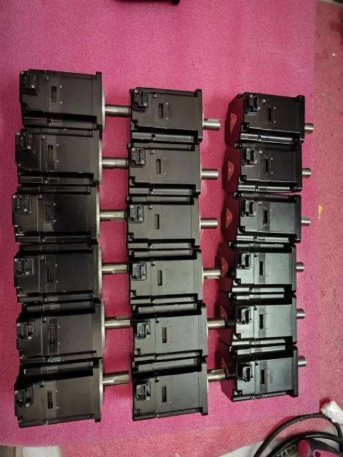 Yaskawa SGMJV-02A3A61 Motor & Drive Component product photo 2