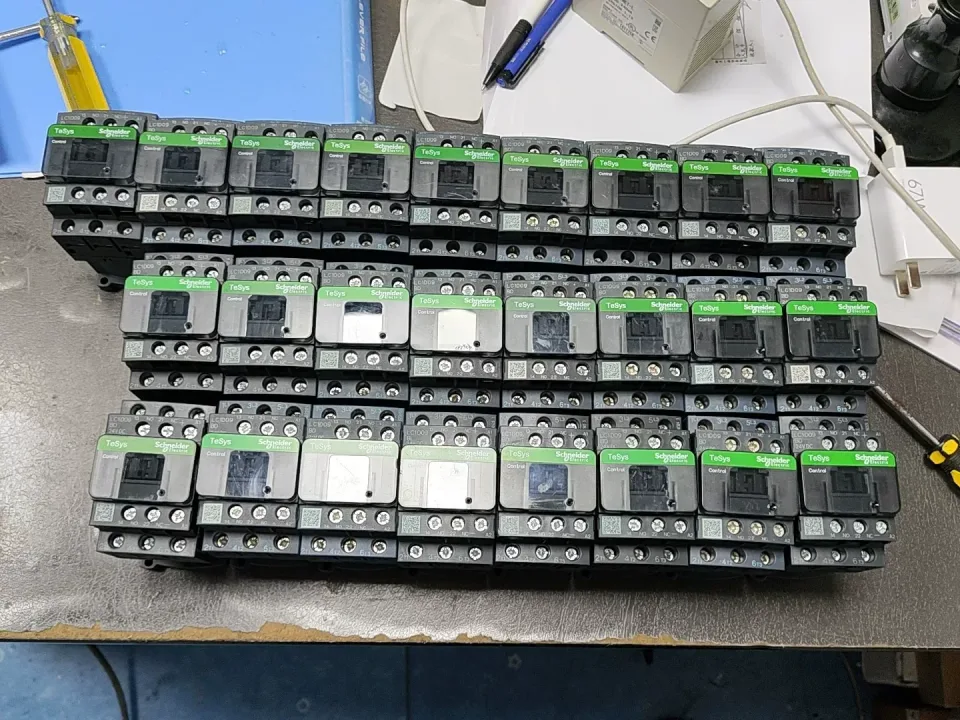Schneider Electric LC1D09BD Industrial Relay product photo 1
