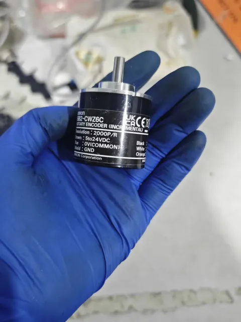 Omron / 欧姆龙 E6B2-CWZ6C 2000P/R Industrial Encoder product photo 1