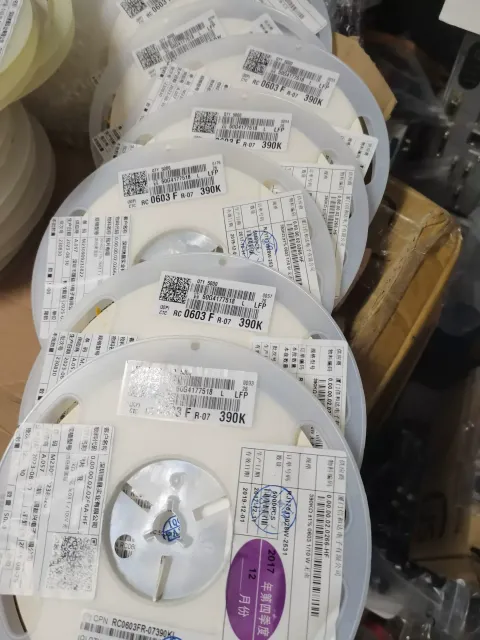 YAGEO RC0603FR-07390KL Industrial Automation Component product photo 2