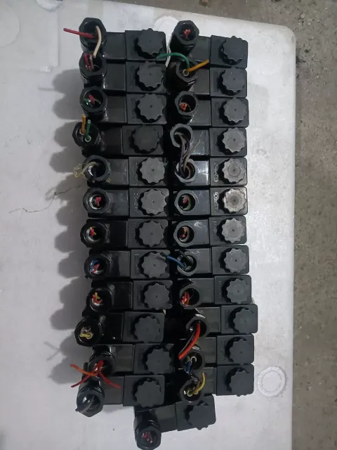 AirTAC 2V025-08 DC24V Industrial Automation Component product photo 1