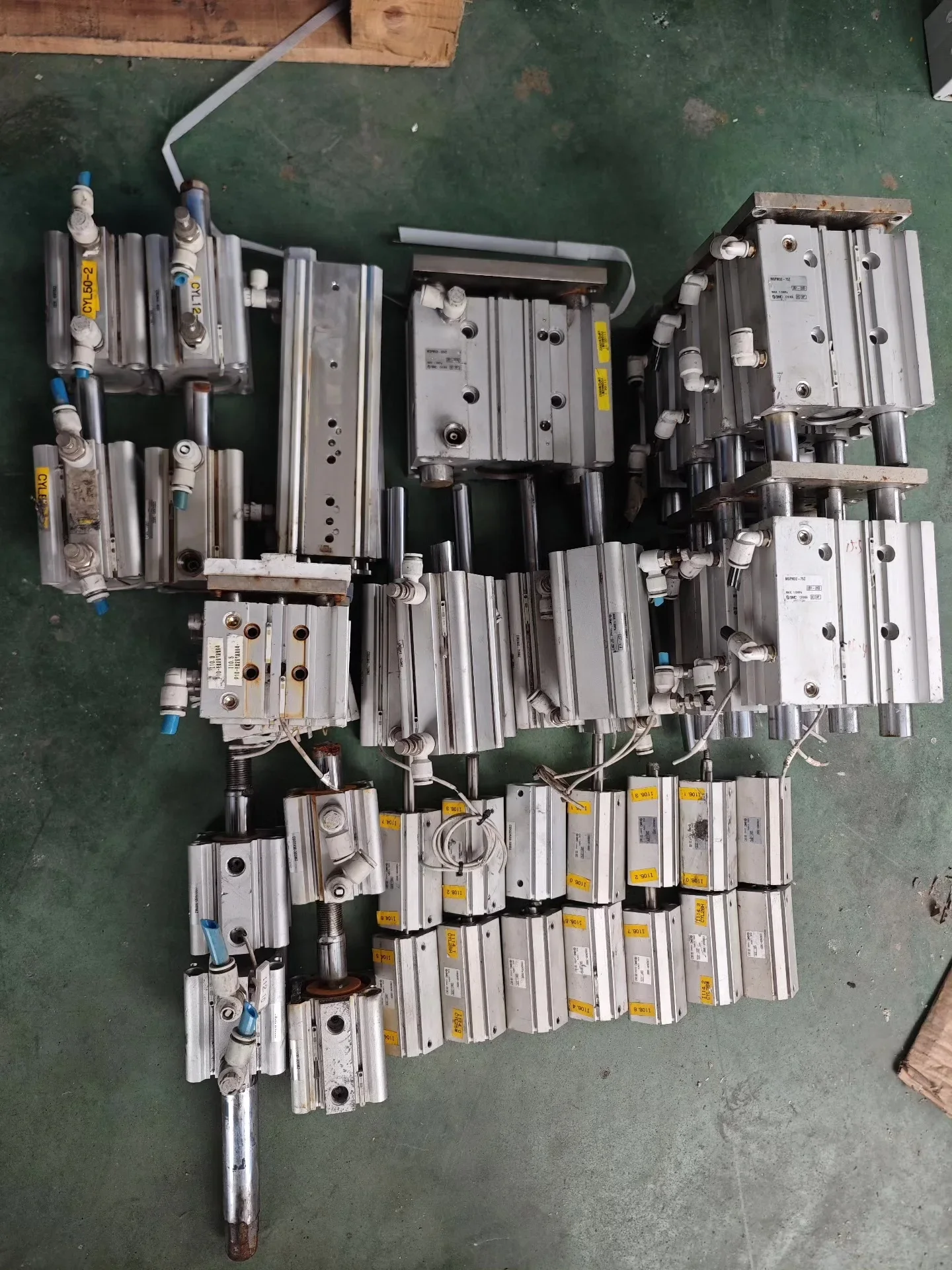 SMC MGPM32-75Z / MGPM50-50AZ / CDQ2A40-75DMZ Industrial Automation Component product photo 1