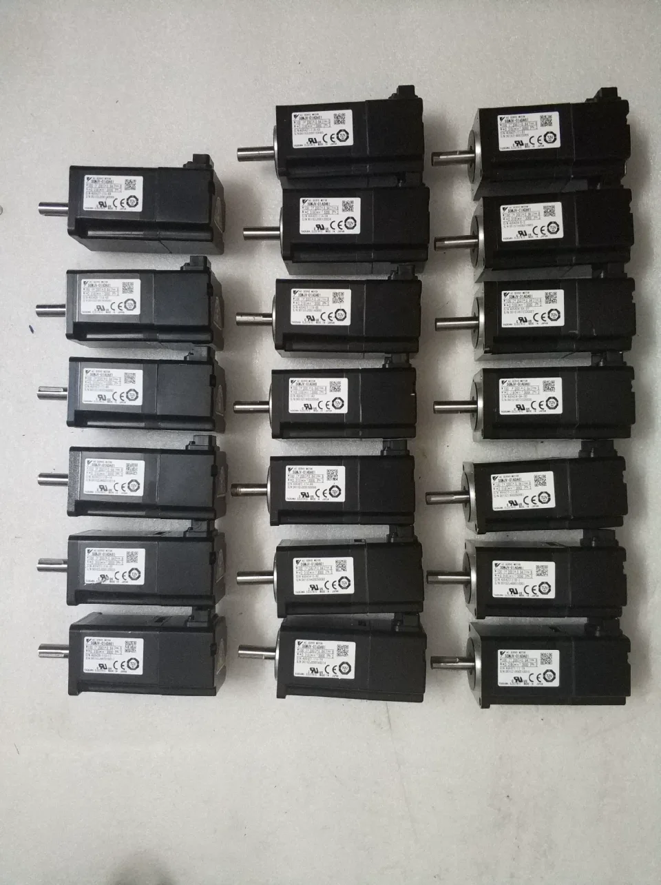 Yaskawa SGMJV-01ADA61 Motor & Drive Component — product photo 1 of 8