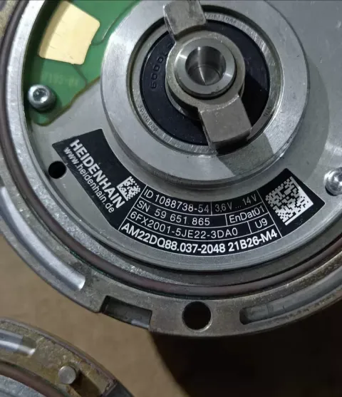Siemens 1FT7064-5WF71-1FA1 Motor & Drive Component — product photo 9 of 16