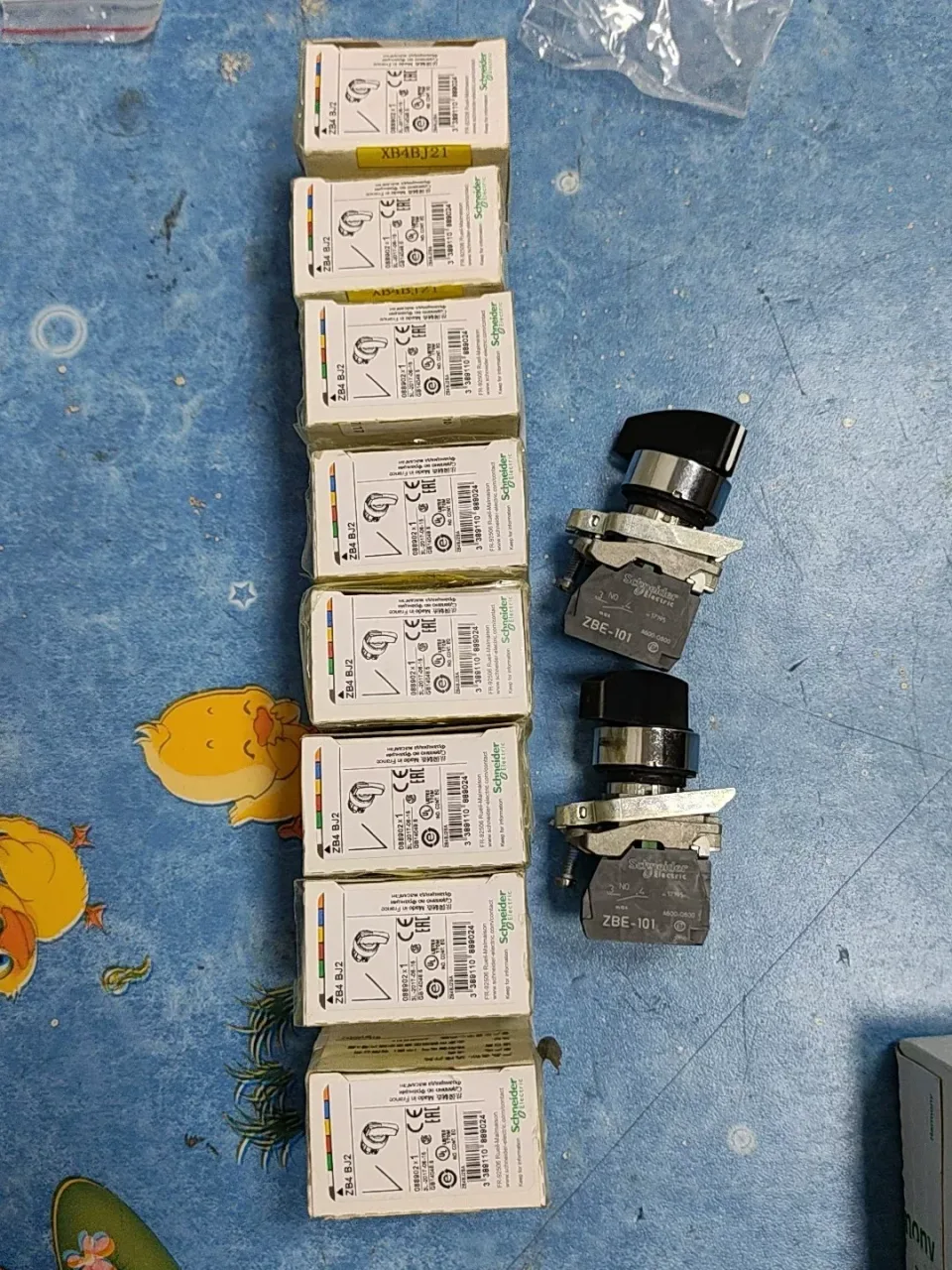 Schneider Electric ZB4BJ2 Industrial Sensor product photo 1