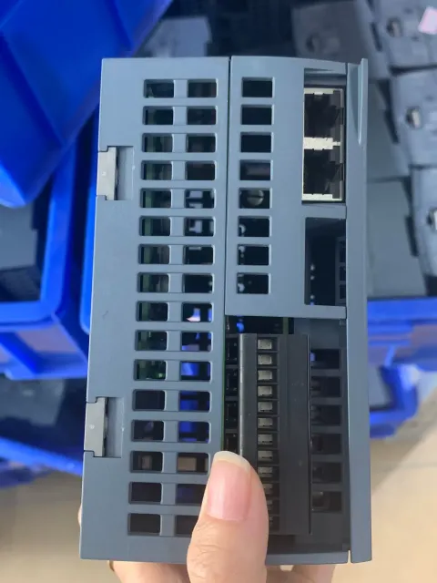 Siemens 6ES7215-1AG40-0XB0 Industrial Automation Component — product photo 25 of 28