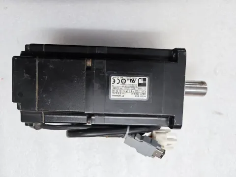 Yaskawa SGMJV-08A3E6E Motor & Drive Component — product photo 2 of 13