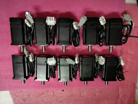 Yaskawa SGMJV-04ADE6S Motor & Drive Component — product photo 4 of 12