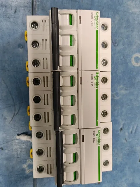 Schneider Electric A9F18302 Industrial Automation Component — product photo 3 of 5