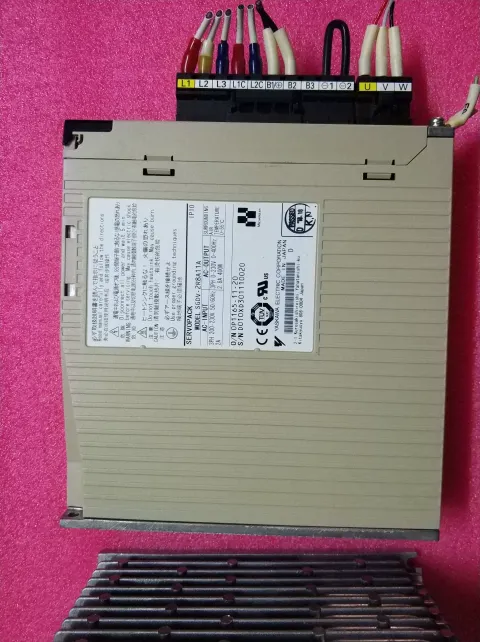 Yaskawa SGDV-2R8A11A Motor & Drive Component — product photo 7 of 14