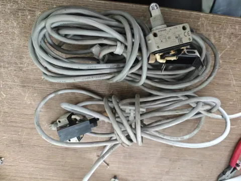 Omron D4E-1A20N Industrial Sensor product photo 1