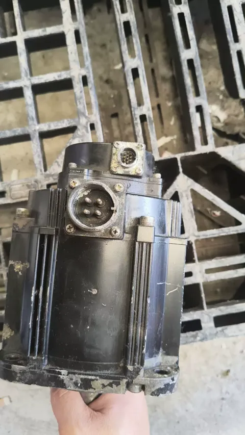 Yaskawa SGM7G-20A7C61 Motor & Drive Component product photo 5