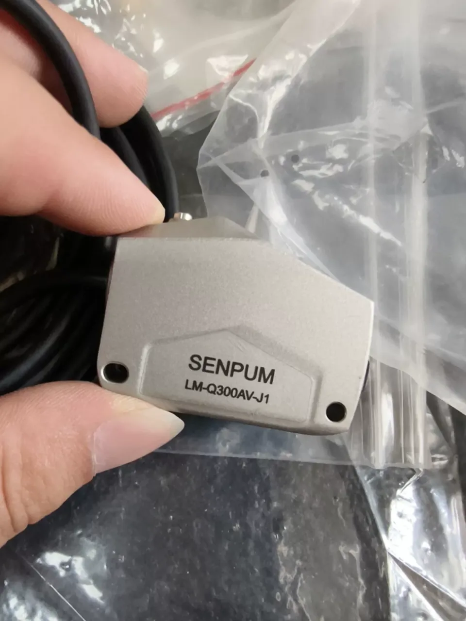 SENPUM / 深浦 LM-Q300AV-J1 Industrial Sensor product photo 1