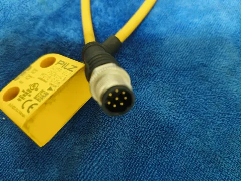 Pilz PSEN cs4.1 M12/8-0.15m / 541159 V2.2 Industrial Sensor product photo 5