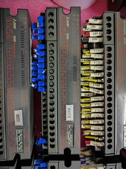 Mitsubishi Electric AJ65SBTB1-32T Industrial Automation Component — product photo 2 of 49