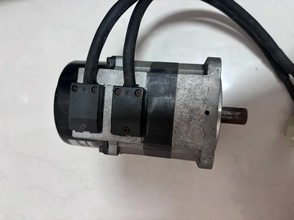 Omron R88M-H20030 Motor & Drive Component product photo 1