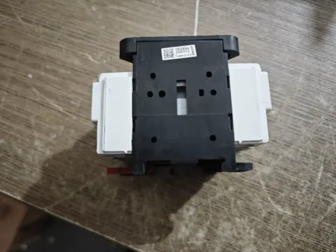 Schneider Electric V3C Industrial Sensor product photo 2