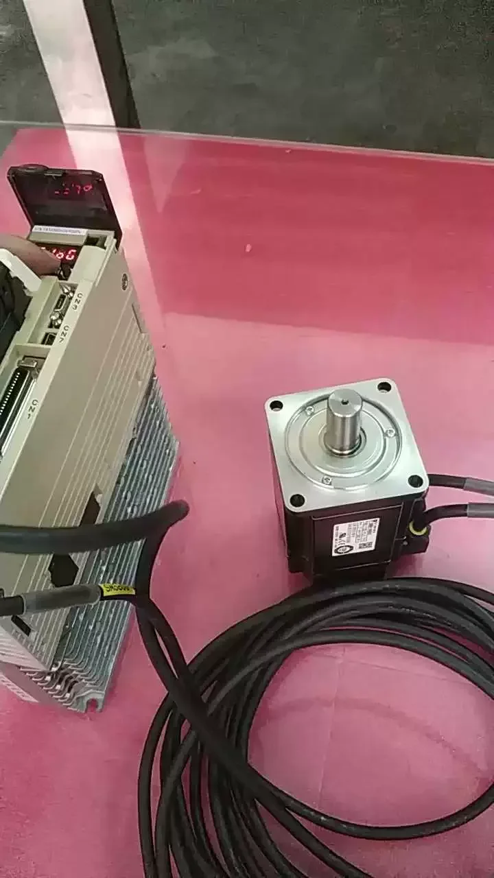 Yaskawa SGMAV-04ADA21 + SGDV-2R8A01B Motor & Drive Component product photo 1