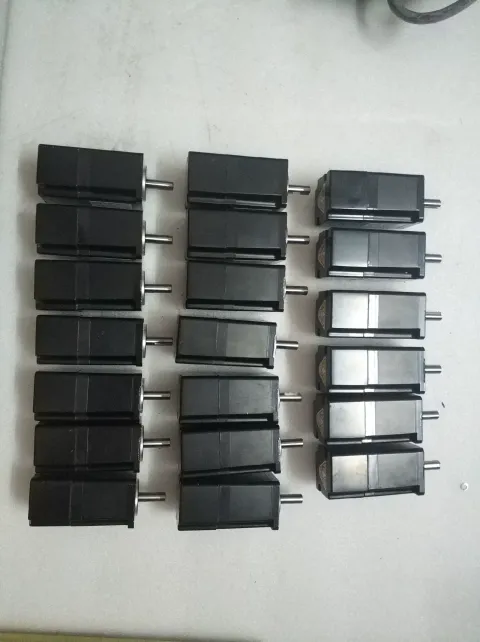 Yaskawa SGMJV-01ADA61 Motor & Drive Component — product photo 5 of 8