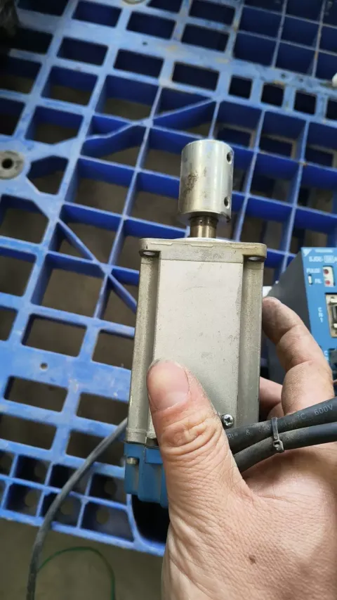 Yaskawa SJDE-04APA; SME-04AMA41 Motor & Drive Component product photo 6
