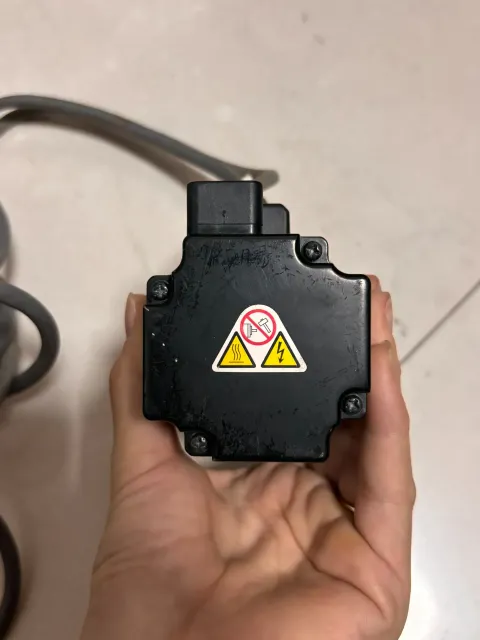 Yaskawa SGMAV-02A3A21 Motor & Drive Component product photo 4
