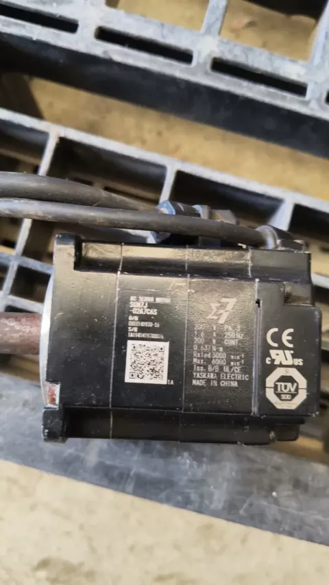Yaskawa SGM7J-02A7C6S Motor & Drive Component — product photo 2 of 9