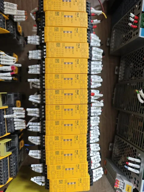 PILZ PNOZ X2.8P / 777301 Industrial Relay product photo 2