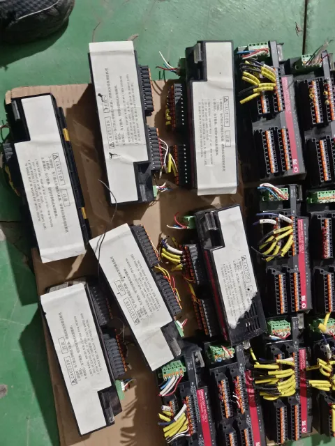 OMRON DST1-ID12SL-1 I/O Module product photo 6