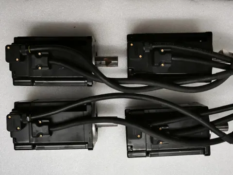 Yaskawa SGMJV-04A3A-SU11 Motor & Drive Component — product photo 4 of 10
