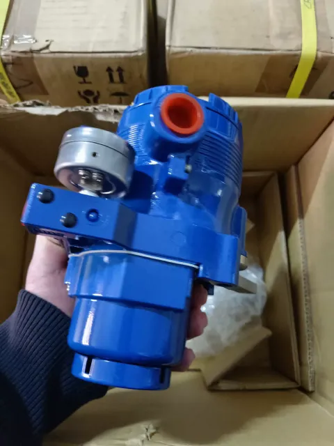 Azbil / Yamatake AVP302-MSD3A Industrial Automation Component product photo 4