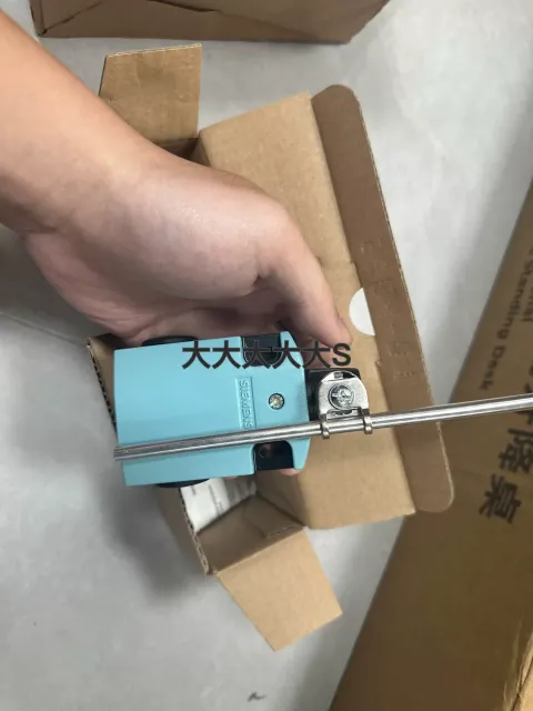 Siemens 3SE5122-0CH80 Industrial Sensor product photo 6