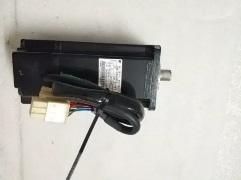 Yaskawa SGM-04A3G46 Motor & Drive Component product photo 1