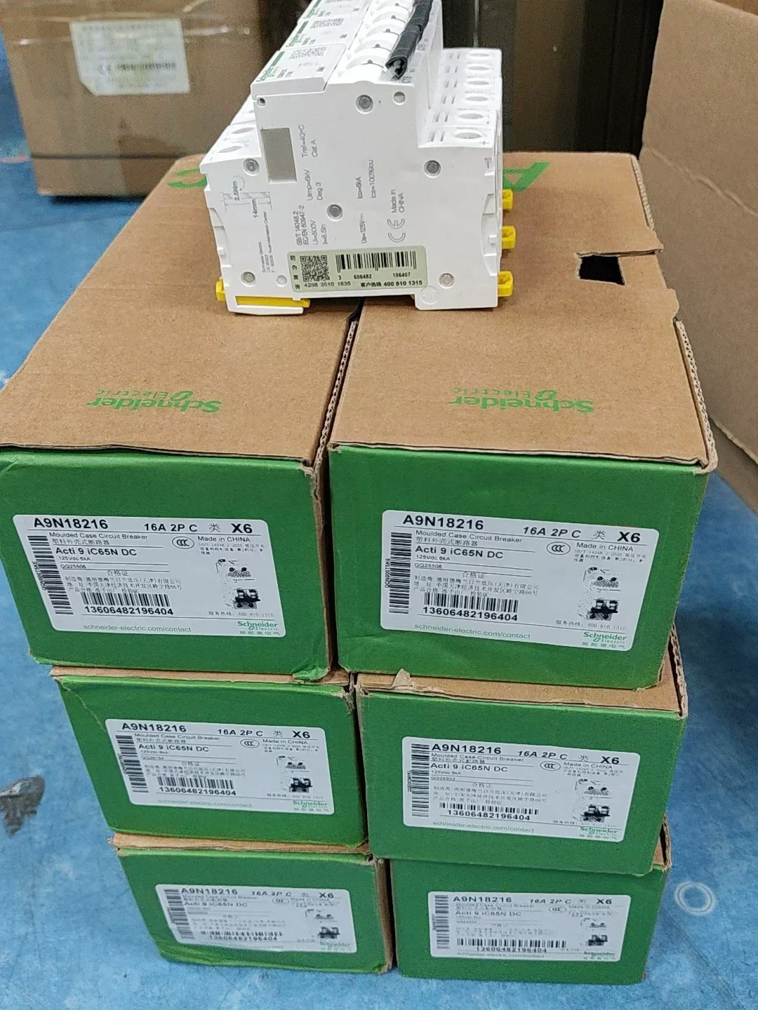 Schneider Electric A9N18216 Industrial Automation Component — product photo 1 of 2