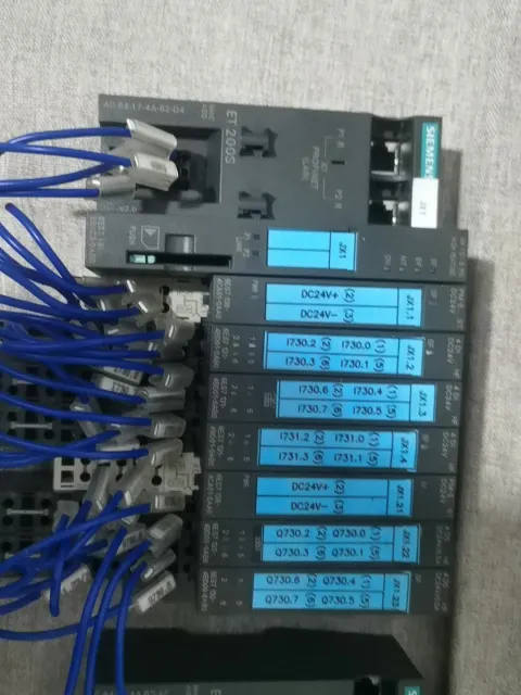 White Label Siemens ET 200S mixed lot: 6ES7 151-3BA23-0AB0 / 6ES7 138-4CA01-0AA0 / 6ES7 131-4BD01-0AB0 / 6ES7 132-4BD00-0AB0 / 6ES7 138-4FA05-0AB0 / 6ES7 193-6AR00-0AA0 / 6 PLC Module product photo 7