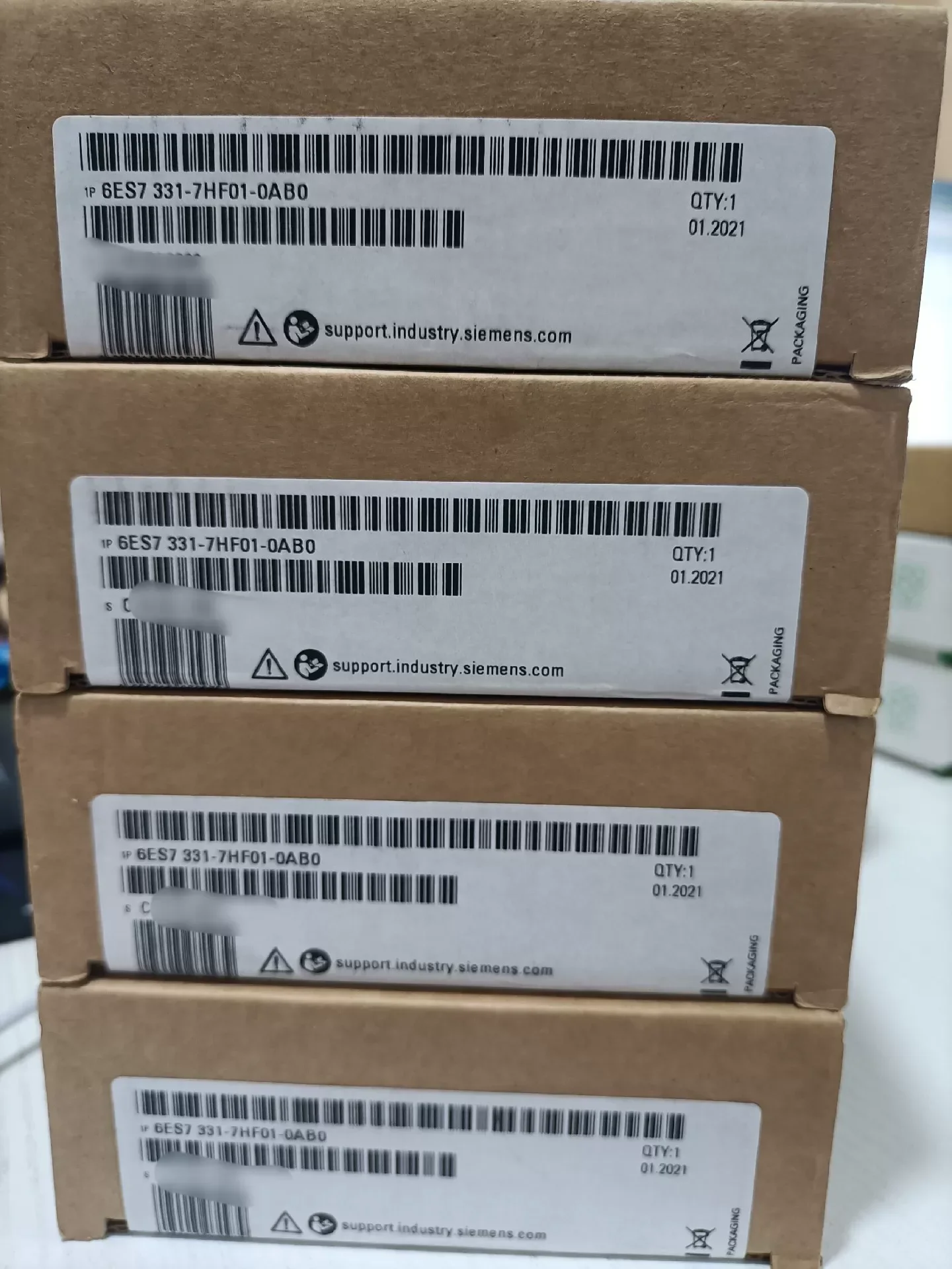 Siemens 6ES7331-7HF01-0AB0 Industrial Automation Component — product photo 1 of 2
