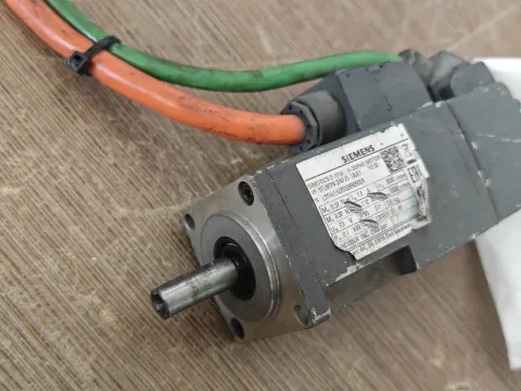 Siemens 1FL6024-2AF21-1AA1 Motor & Drive Component product photo 4