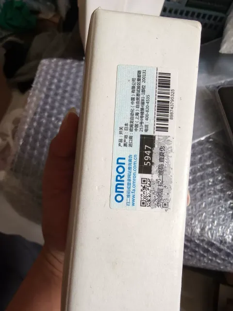 Omron D4NL-4HFG-B4 Industrial Sensor product photo 2