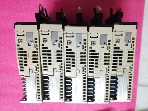 Yaskawa SGDV-R90A11B Motor & Drive Component — product photo 13 of 23
