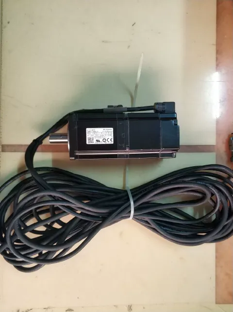Yaskawa SGMJV-04ADL2C Motor & Drive Component product photo 2
