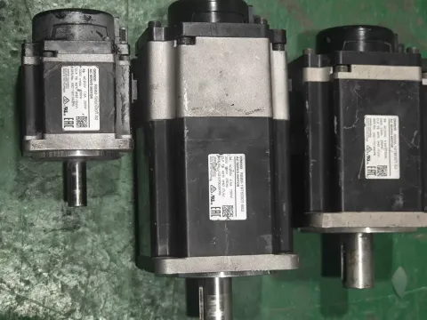 OMRON R88M-1M20030T-S2 Motor & Drive Component product photo 1