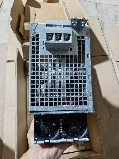 Siemens 6SN1124-1AA00-0EA2 Motor & Drive Component — product photo 13 of 16