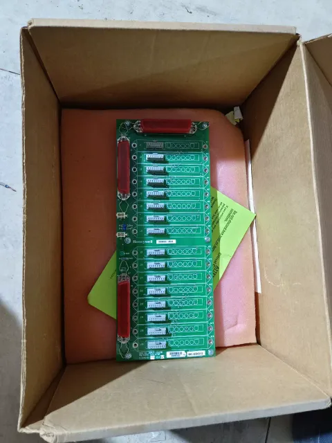 Honeywell MC-GDID12 / 51304640-175 Industrial Control Board product photo 1