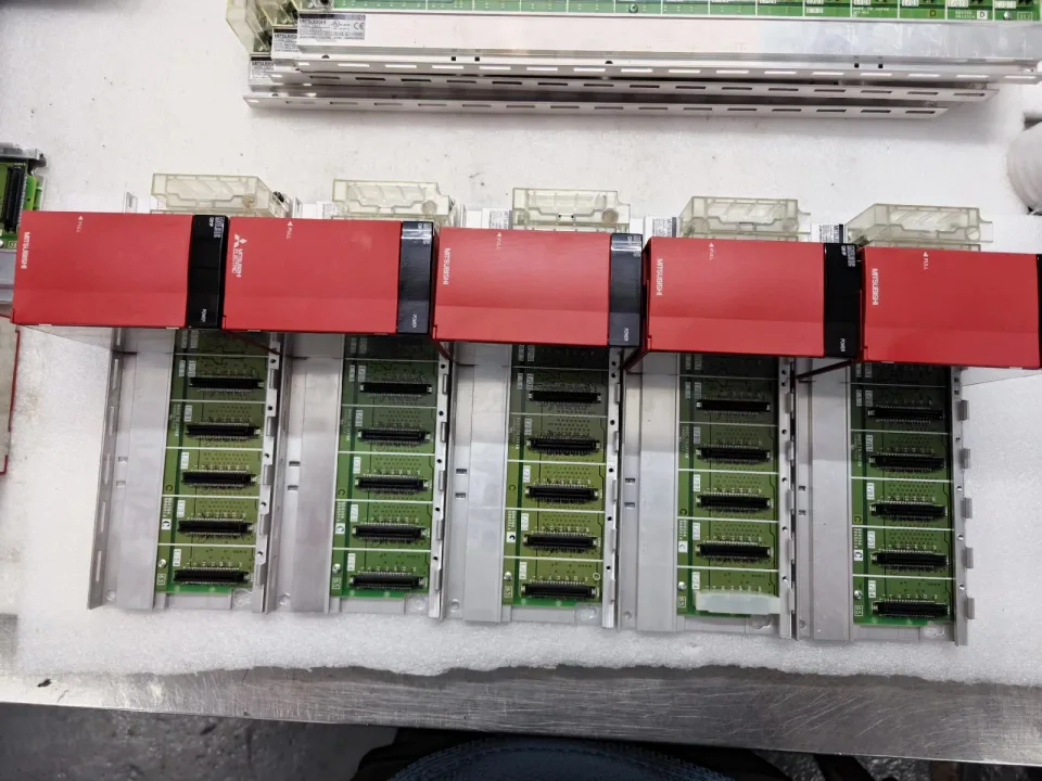 Mitsubishi Electric Q65B + Q61P Power Electronics Module product photo 1