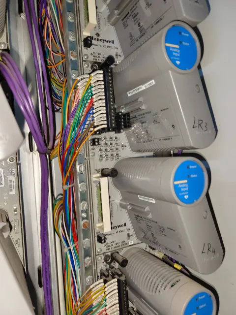 Honeywell CC-TAIX11 / 51308365-175 Rev B2 I/O Module product photo 4