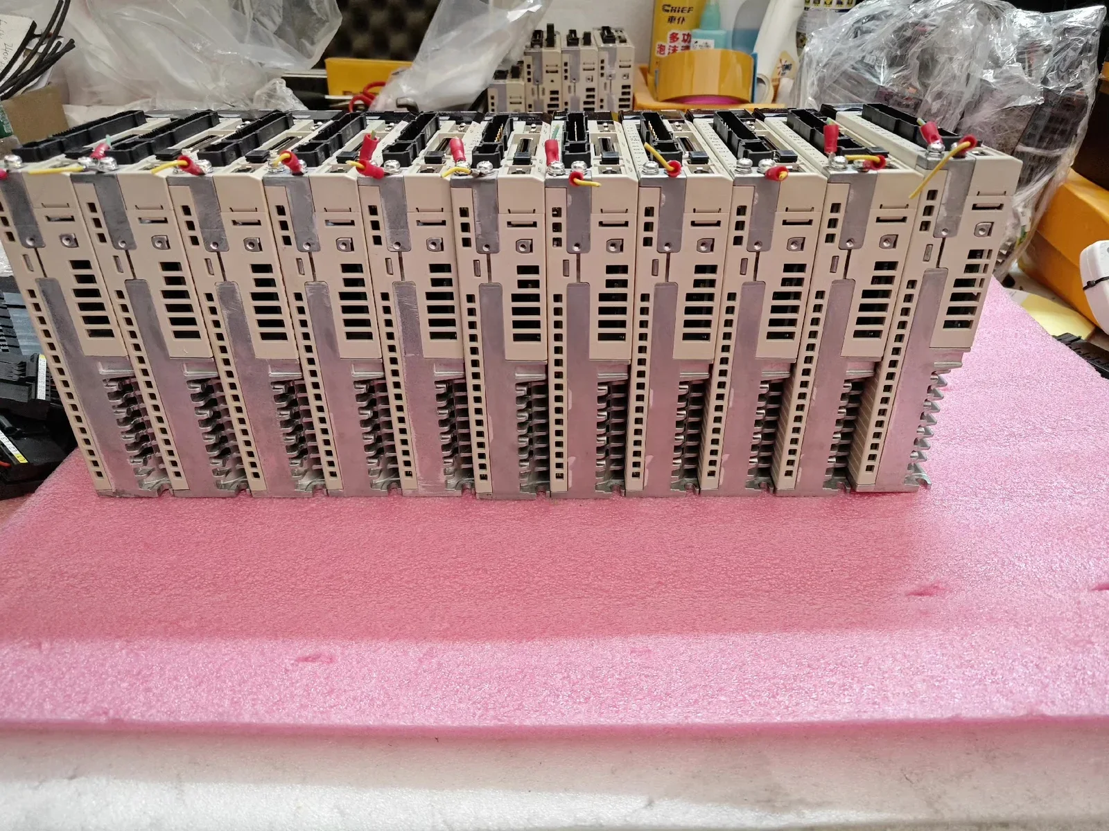 Yaskawa SGDV-2R8A01B002000 Motor & Drive Component — product photo 1 of 7