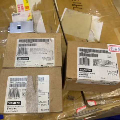 Siemens 6ES7132-4BD32-0AA0 PLC Module — product photo 2 of 2