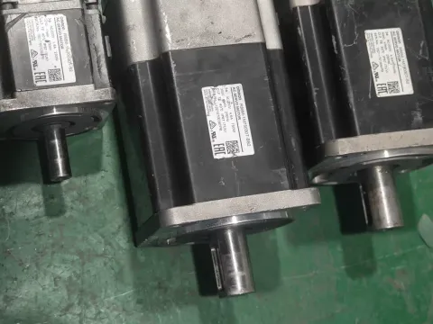 OMRON R88M-1M20030T-S2 Motor & Drive Component product photo 5