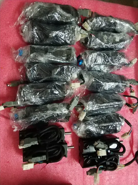 Yaskawa SGD7S-R90A00A002 + SGM7J-01AFC6E Motor & Drive Component product photo 4