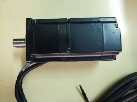 Yaskawa SGMJV-02A3A6C Motor & Drive Component — product photo 3 of 29